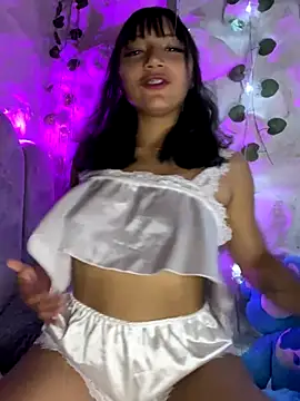 Snapshot of Maddy_w chatting on November 26, 3:39 am Maddy w online show from November 26, 3:39 am