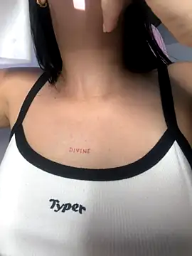 Snapshot of lucy_grey25 chatting on November 9, 7:07 pm lucy grey25 online show from November 9, 7:07 pm