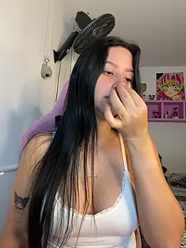 Snapshot of lucy_grey25 chatting on April 23, 3:24 pm lucy grey25 online show from April 23, 3:24 pm