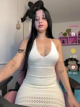 Snapshot of lucy_grey25 chatting on June 10, 8:10 pm lucy grey25 online show from June 10, 8:10 pm