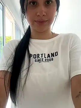 Snapshot of lucy_grey25 chatting on November 8, 5:27 pm lucy grey25 online show from November 8, 5:27 pm