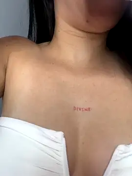 Snapshot of lucy_grey25 chatting on November 11, 3:51 pm lucy grey25 online show from November 11, 3:51 pm