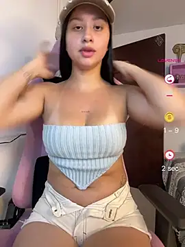 Snapshot of lucy_grey25 chatting on May 6, 3:05 pm lucy grey25 online show from May 6, 3:05 pm