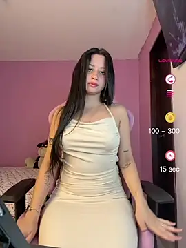 Snapshot of lucy_grey25 chatting on June 18, 8:25 pm lucy grey25 online show from June 18, 8:25 pm