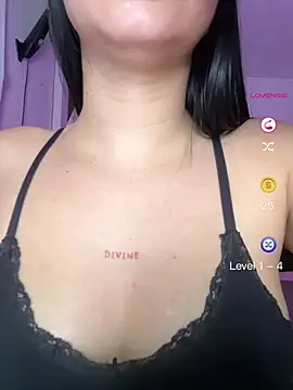 Snapshot of lucy_grey25 chatting on May 22, 2:15 pm lucy grey25 online show from May 22, 2:15 pm