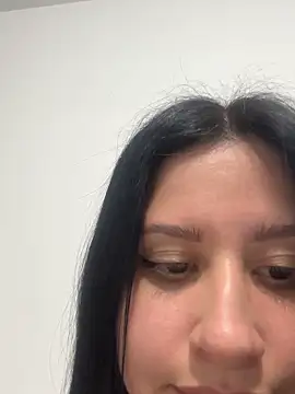 Snapshot of lucy_grey25 chatting on November 5, 2:25 am lucy grey25 online show from November 5, 2:25 am