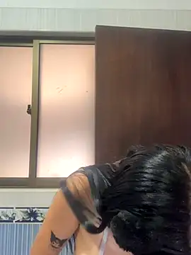 Snapshot of lucy_grey25 chatting on November 25, 5:46 pm lucy grey25 online show from November 25, 5:46 pm