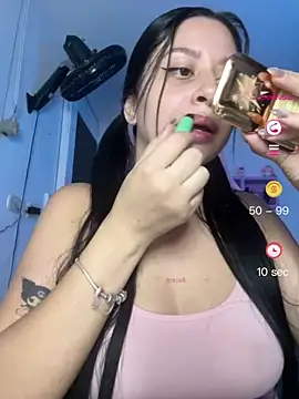 Snapshot of lucy_grey25 chatting on May 17, 5:13 pm lucy grey25 online show from May 17, 5:13 pm