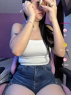 Snapshot of lucy_grey25 chatting on July 12, 5:36 pm lucy grey25 online show from July 12, 5:36 pm