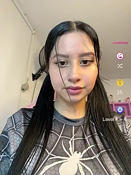 Snapshot of lucy_grey25 chatting on May 18, 5:51 pm lucy grey25 online show from May 18, 5:51 pm