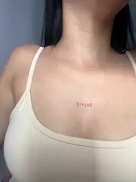 Snapshot of lucy_grey25 chatting on November 10, 2:44 pm lucy grey25 online show from November 10, 2:44 pm