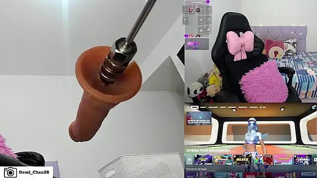 Snapshot of demi_chan chatting on November 6, 9:35 am demi chan online show from November 6, 9:35 am