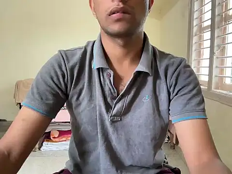 Snapshot of project085 chatting on November 8, 6:39 am project085 online show from November 8, 6:39 am