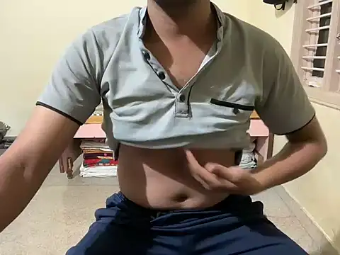 Snapshot of project085 chatting on October 25, 2:39 pm project085 online show from October 25, 2:39 pm