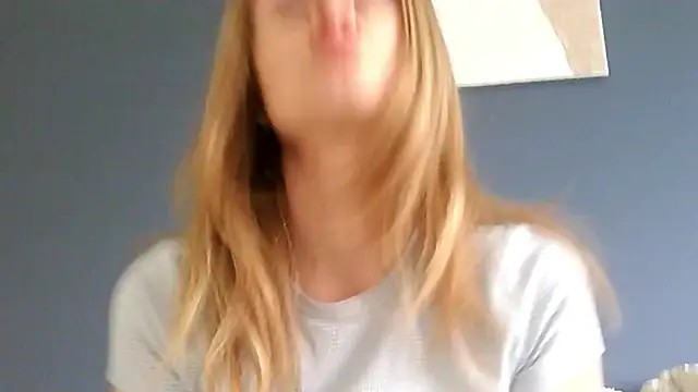 Snapshot of Ginger-bb chatting on April 22, 5:47 am Ginger-bb online show from April 22, 5:47 am