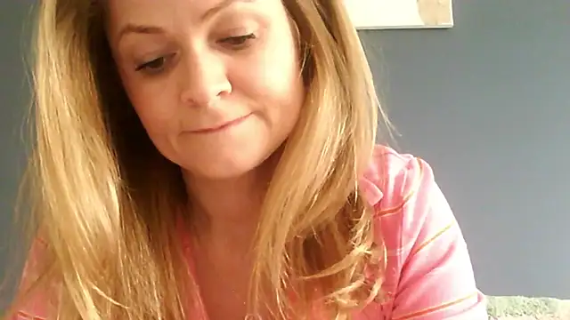 Snapshot of Ginger-bb chatting on April 27, 5:49 am Ginger-bb online show from April 27, 5:49 am
