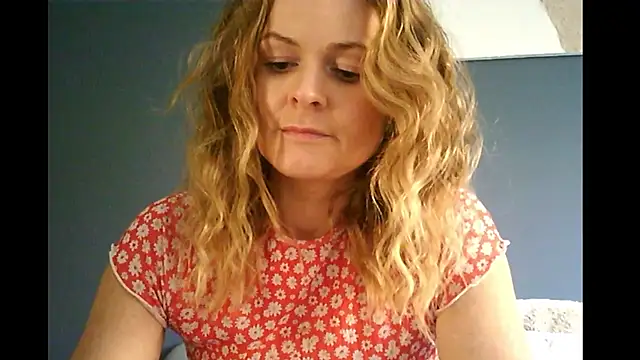 Snapshot of Ginger-bb chatting on October 17, 8:39 am Ginger-bb online show from October 17, 8:39 am