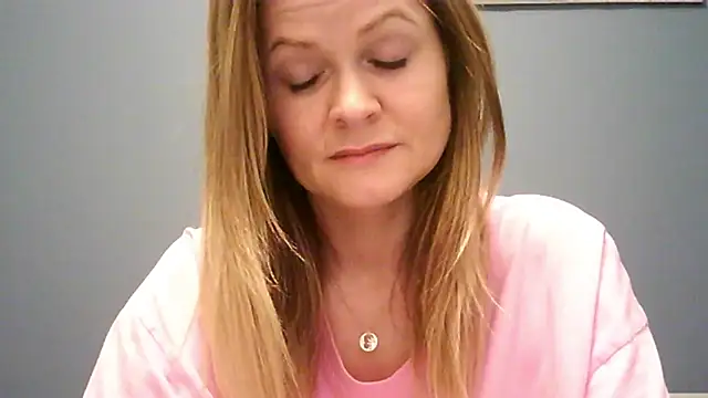 Snapshot of Ginger-bb chatting on November 17, 6:39 am Ginger-bb online show from November 17, 6:39 am