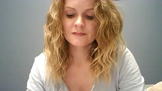 Snapshot of Ginger-bb chatting on November 2, 3:28 pm Ginger-bb online show from November 2, 3:28 pm