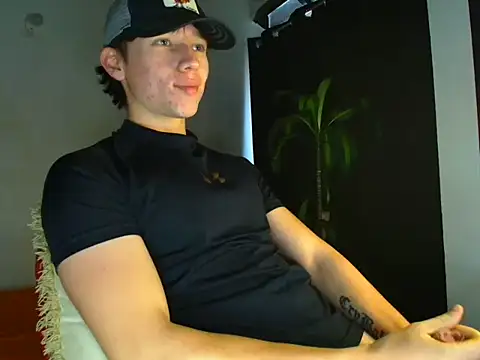 Snapshot of Logan_sixxer chatting on November 16, 6:23 pm Logan sixxer online show from November 16, 6:23 pm