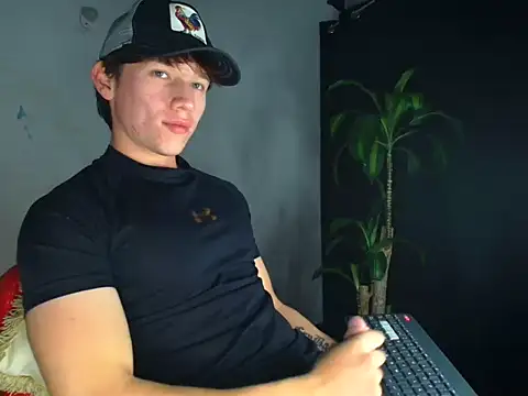 Snapshot of Logan_sixxer chatting on November 21, 11:15 pm Logan sixxer online show from November 21, 11:15 pm