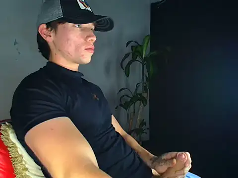 Snapshot of Logan_sixxer chatting on November 22, 9:46 pm Logan sixxer online show from November 22, 9:46 pm