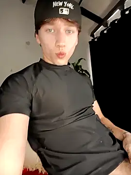 Snapshot of Logan_sixxer chatting on November 28, 3:34 pm Logan sixxer online show from November 28, 3:34 pm