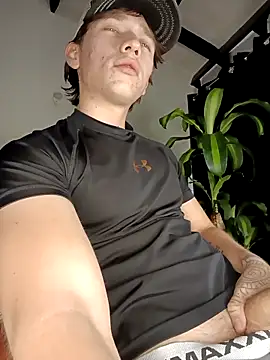 Snapshot of Logan_sixxer chatting on December 17, 9:53 pm Logan sixxer online show from December 17, 9:53 pm