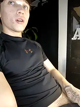 Snapshot of Logan_sixxer chatting on November 13, 10:35 pm Logan sixxer online show from November 13, 10:35 pm