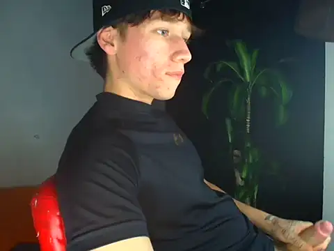 Snapshot of Logan_sixxer chatting on November 14, 11:08 pm Logan sixxer online show from November 14, 11:08 pm