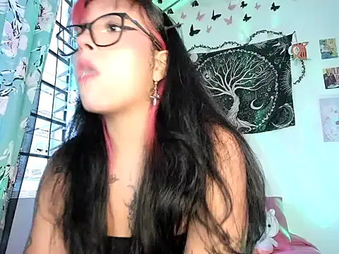 Snapshot of Sweet_mim_ chatting on June 25, 11:10 pm Sweet mim online show from June 25, 11:10 pm
