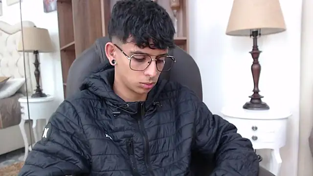 Ibratxandy online show from April 1, 11:55 am