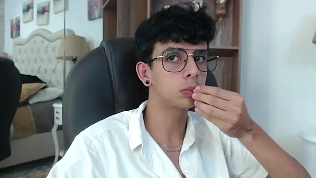 Ibratxandy online show from April 30, 4:58 pm
