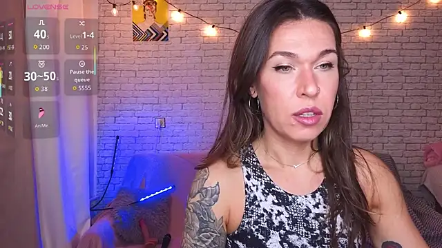 Snapshot of ReginaFoXXXy chatting on October 10, 11:00 am ReginaFoXXXy online show from October 10, 11:00 am