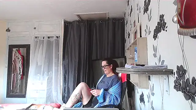 Mistress-Ivy51 online show from April 20, 12:41 pm