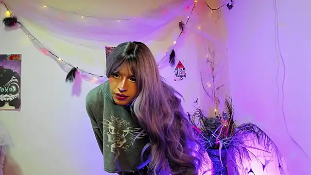 Snapshot of _viollette_ chatting on December 18, 12:49 am viollette online show from December 18, 12:49 am