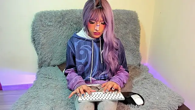 Snapshot of _viollette_ chatting on December 1, 1:50 am viollette online show from December 1, 1:50 am