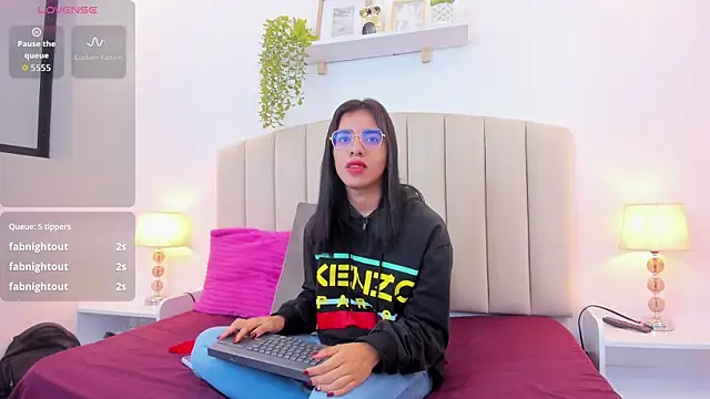 Rachel Donnelly online show from September 27, 5:02 am