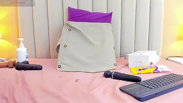 Rachel Donnelly online show from March 15, 2:29 am