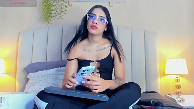 Rachel Donnelly online show from March 21, 2:35 am