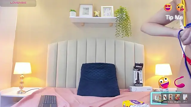 Snapshot of Rachel_Donnelly chatting on June 18, 1:15 am Rachel Donnelly online show from June 18, 1:15 am