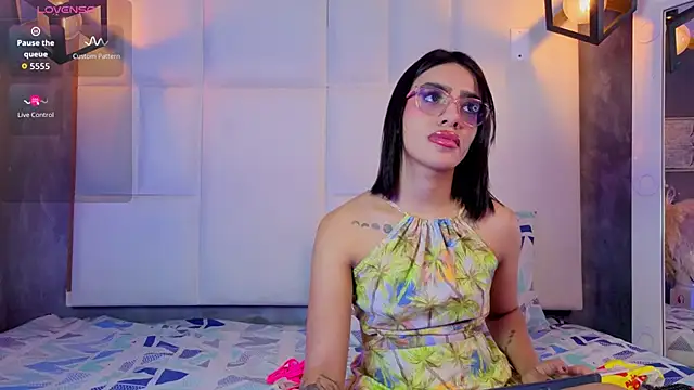 Rachel Donnelly online show from May 26, 2:53 am