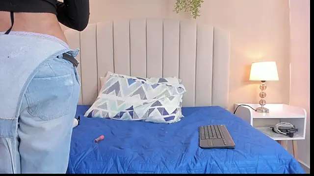 Rachel Donnelly online show from December 5, 4:33 am