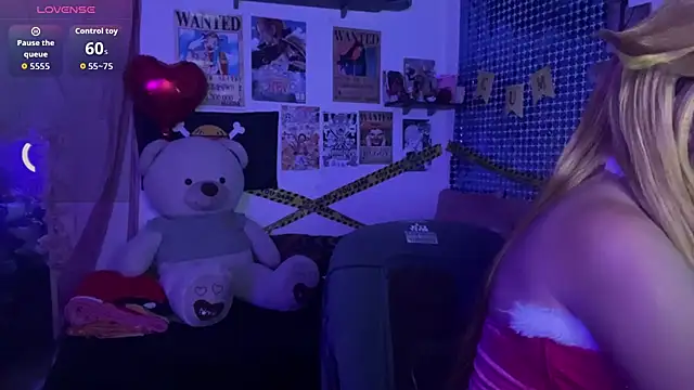 PixelKitty  online show from April 3, 11:33 pm