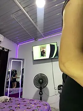 lesly cutee online show from April 13, 3:27 pm