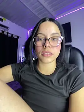 lesly cutee online show from April 14, 3:33 am