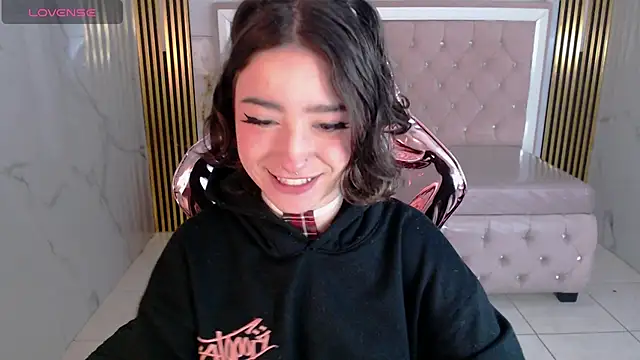 Snapshot of venuss09_s chatting on October 7, 1:56 pm venuss09 s online show from October 7, 1:56 pm