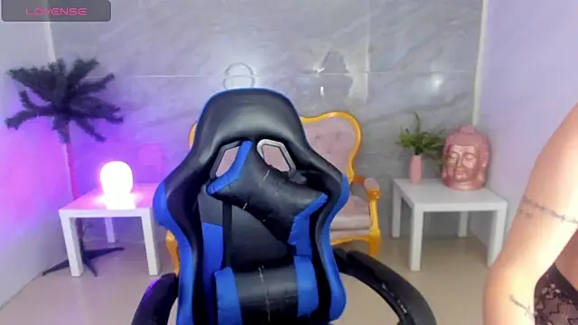 Snapshot of venuss09_s chatting on October 28, 2:05 pm venuss09 s online show from October 28, 2:05 pm