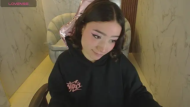 Snapshot of venuss09_s chatting on December 14, 1:49 pm venuss09 s online show from December 14, 1:49 pm