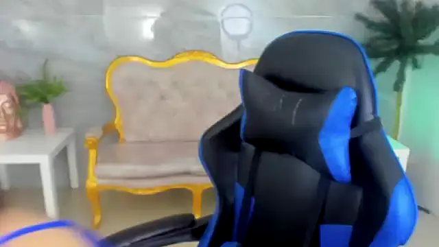 Snapshot of venuss09_s chatting on October 29, 1:32 pm venuss09 s online show from October 29, 1:32 pm